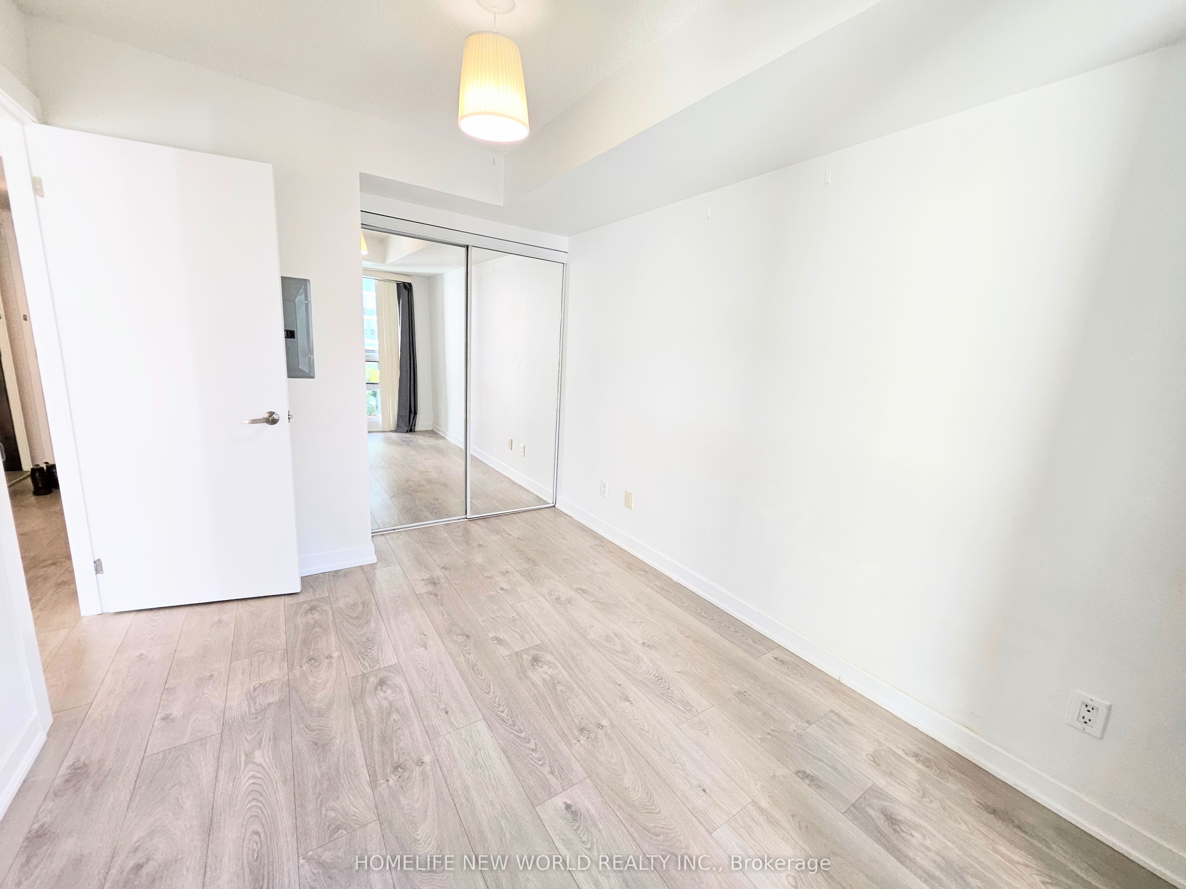 12 Yonge Street 1709 Property Photo 10