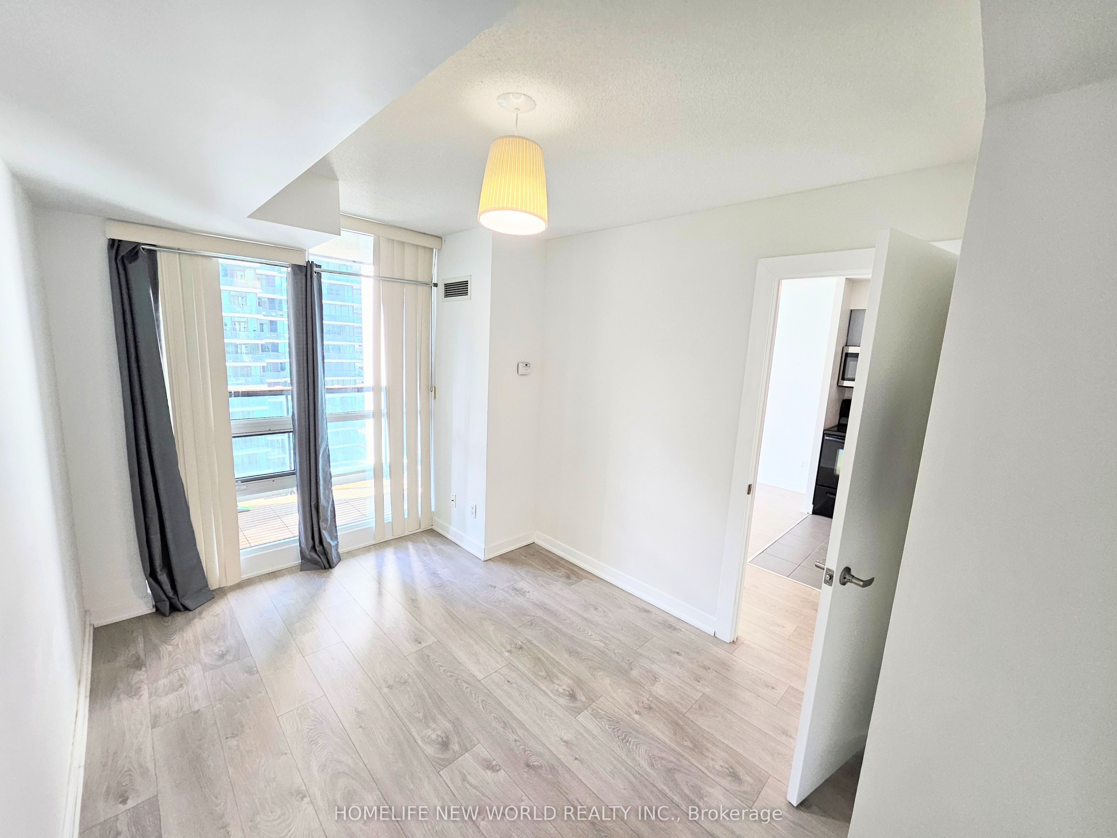 12 Yonge Street 1709 Property Photo 11