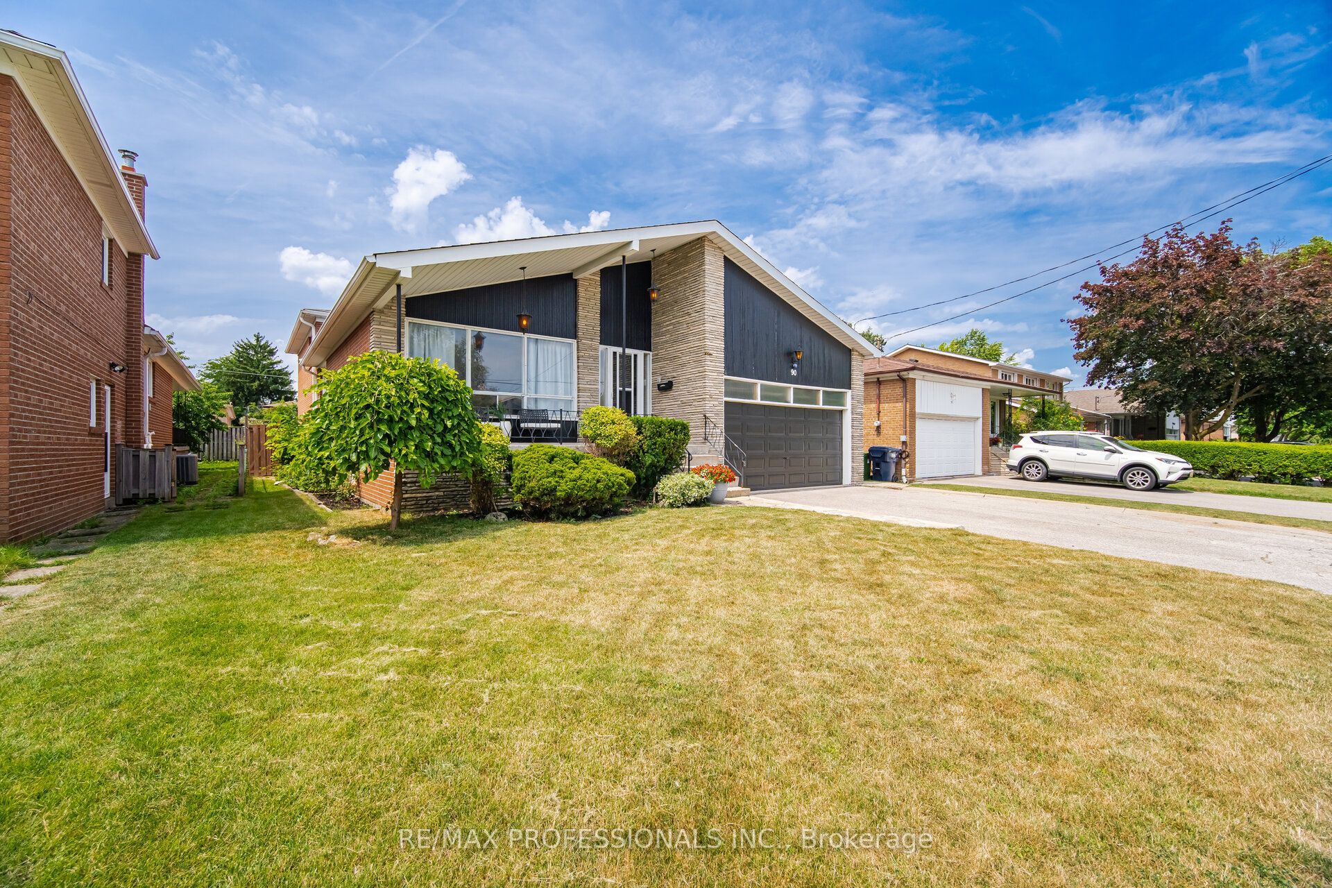 90 Peckham Avenue Property Photo 2