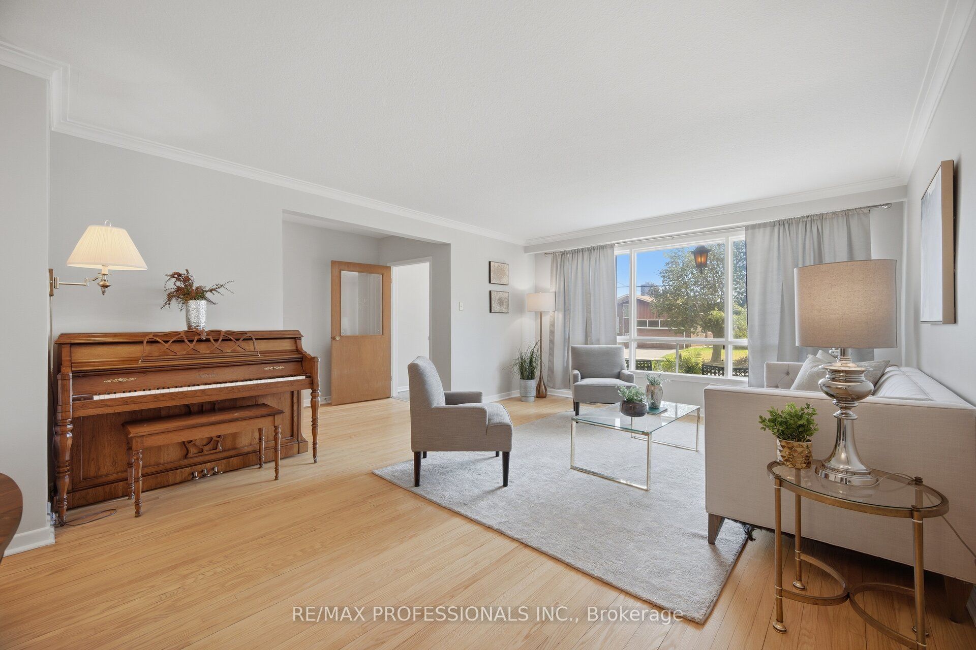 90 Peckham Avenue Property Photo 6