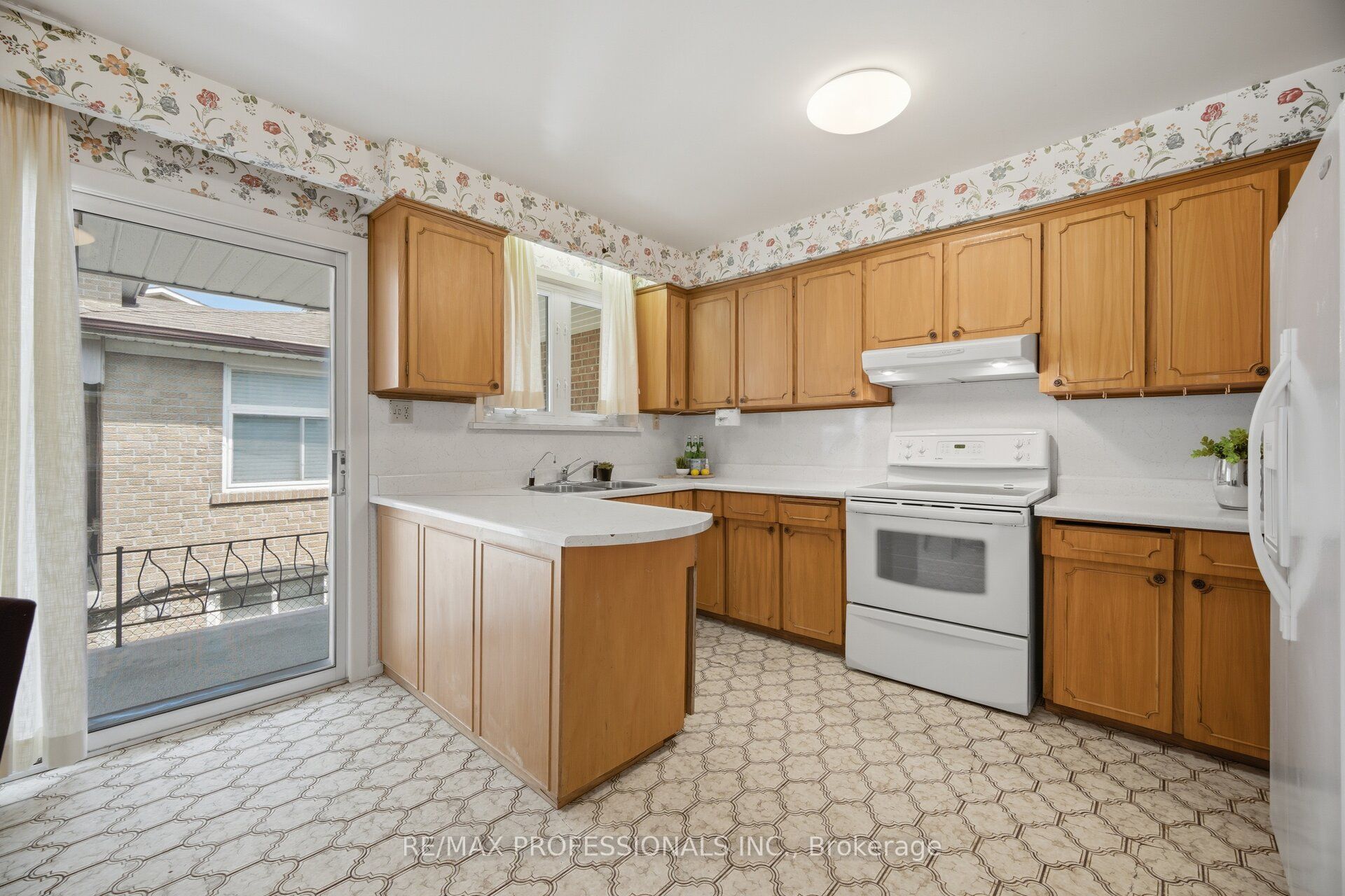 90 Peckham Avenue Property Photo 10