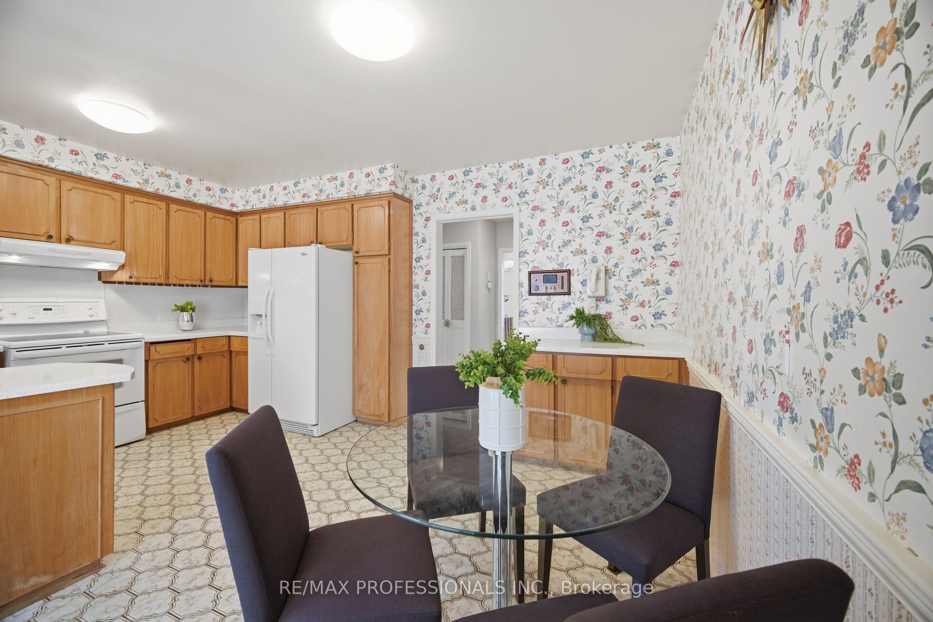 90 Peckham Avenue Property Photo 12