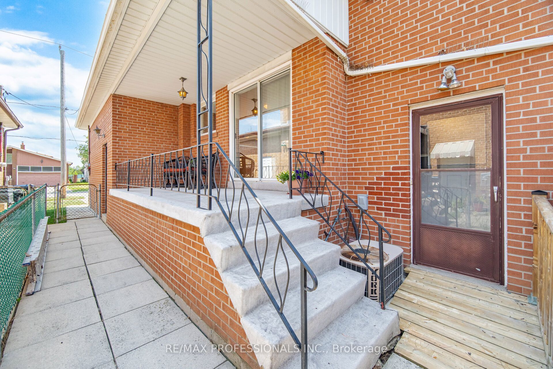 90 Peckham Avenue Property Photo 15