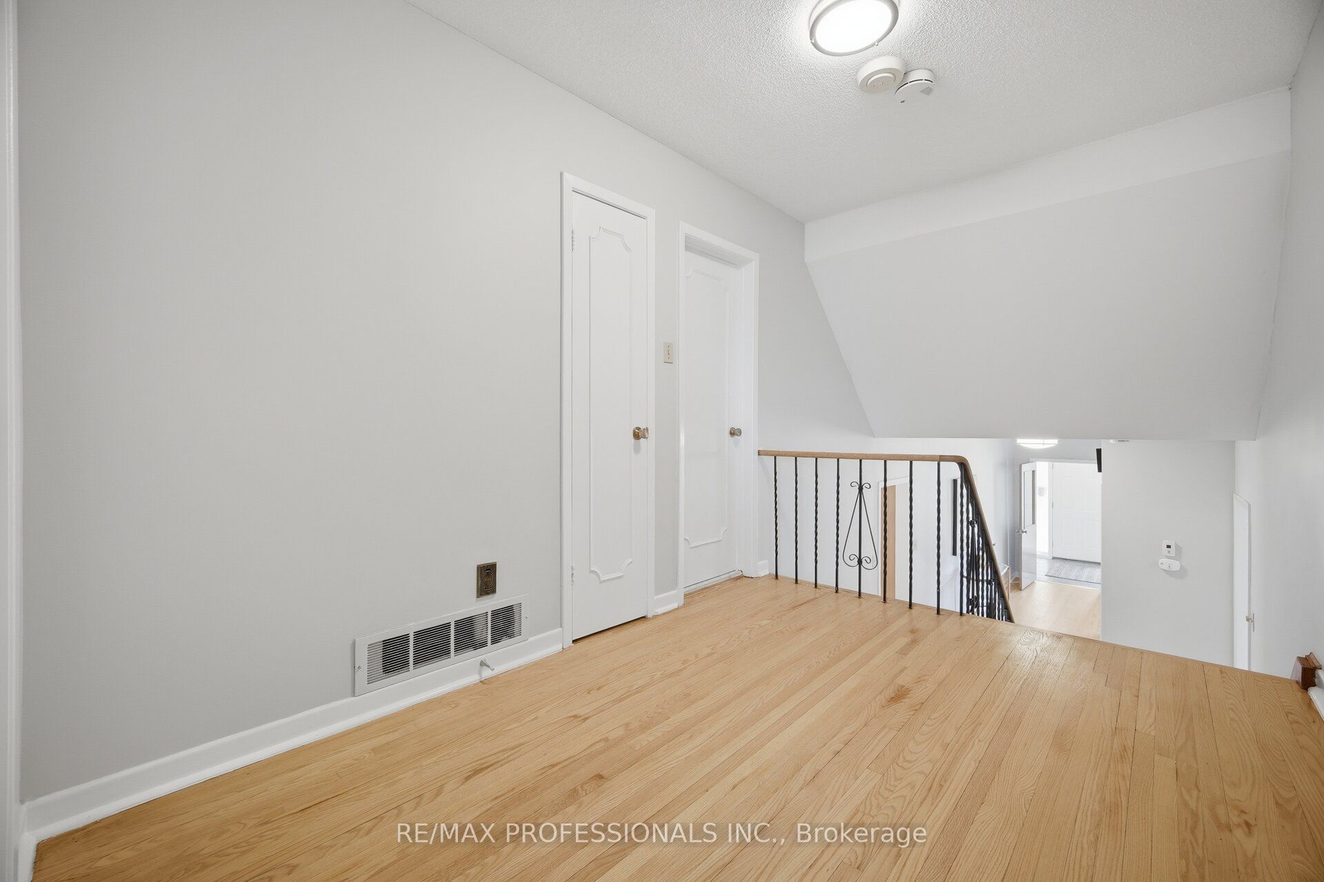 90 Peckham Avenue Property Photo 20