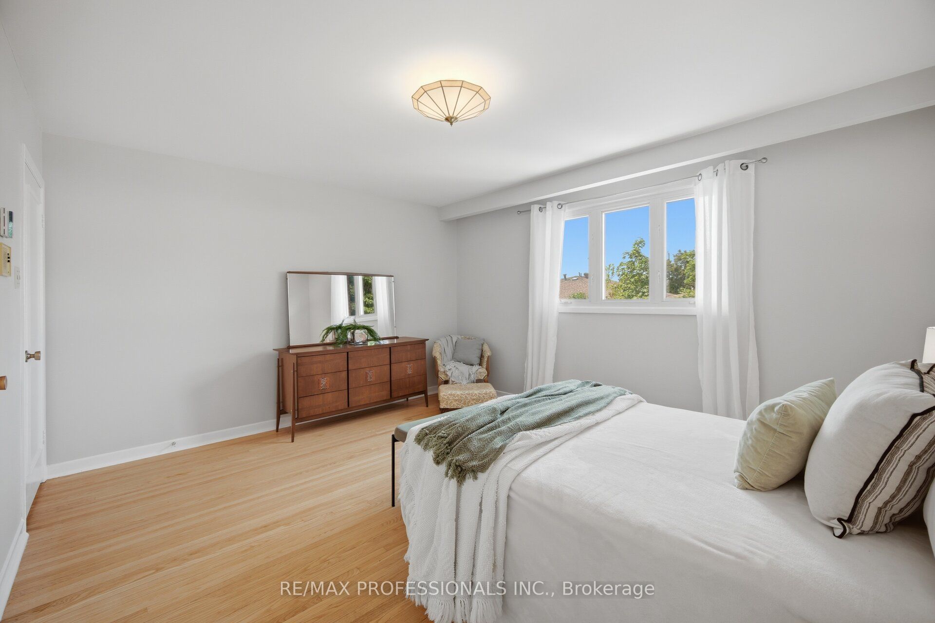 90 Peckham Avenue Property Photo 22