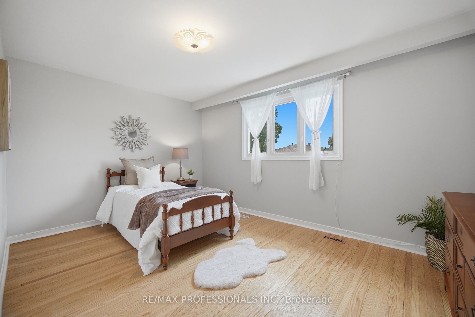 90 Peckham Avenue Property Photo 27