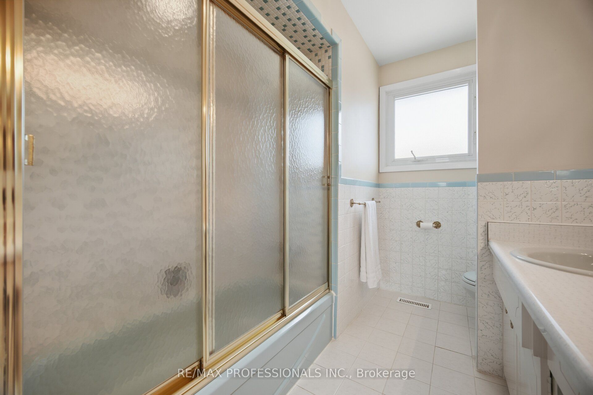 90 Peckham Avenue Property Photo 32