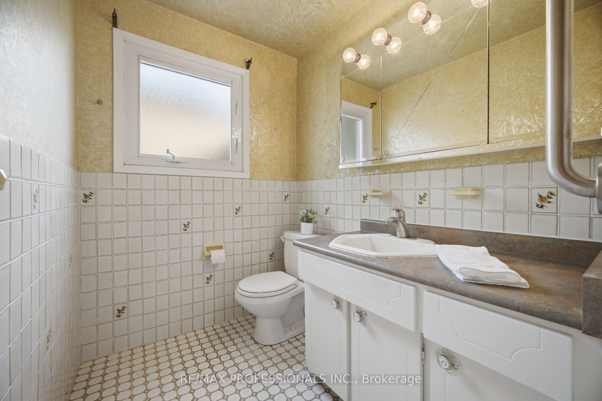 90 Peckham Avenue Property Photo 36