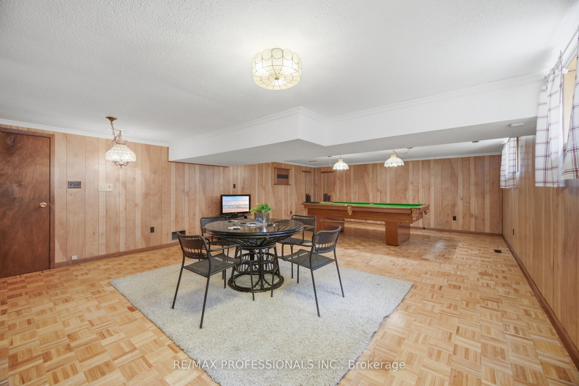 90 Peckham Avenue Property Photo 40