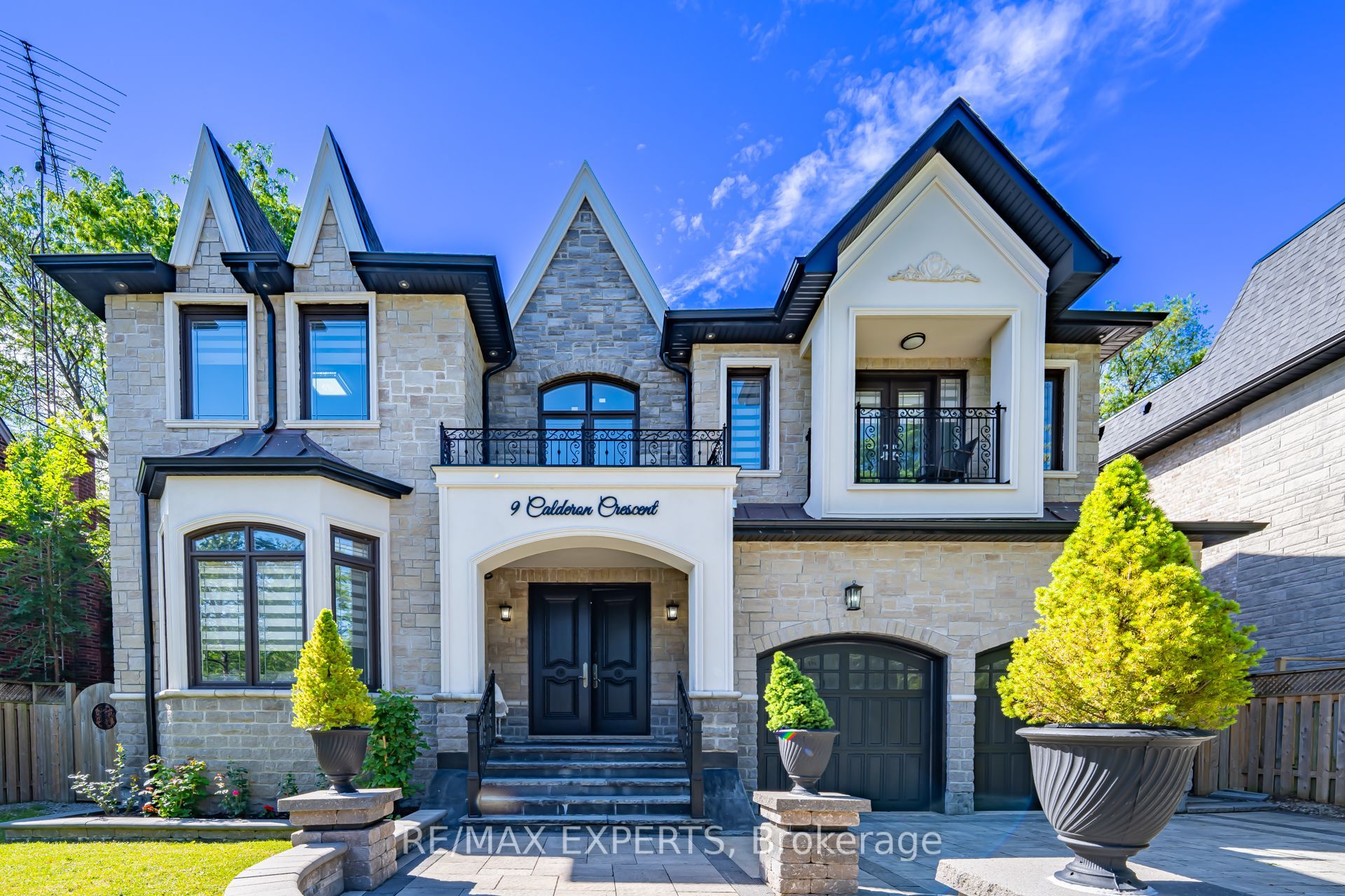 9 Calderon Crescent Property Photo 2