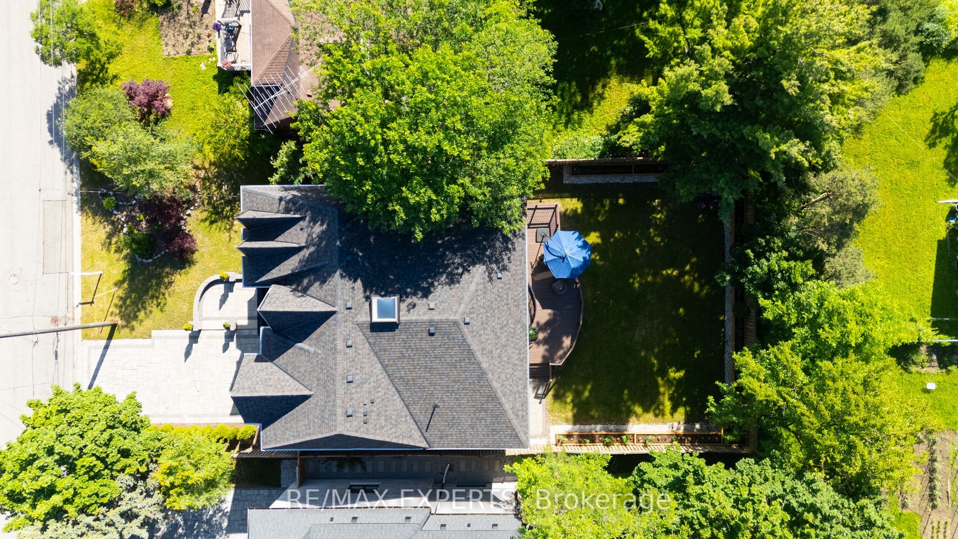 9 Calderon Crescent Property Photo 4