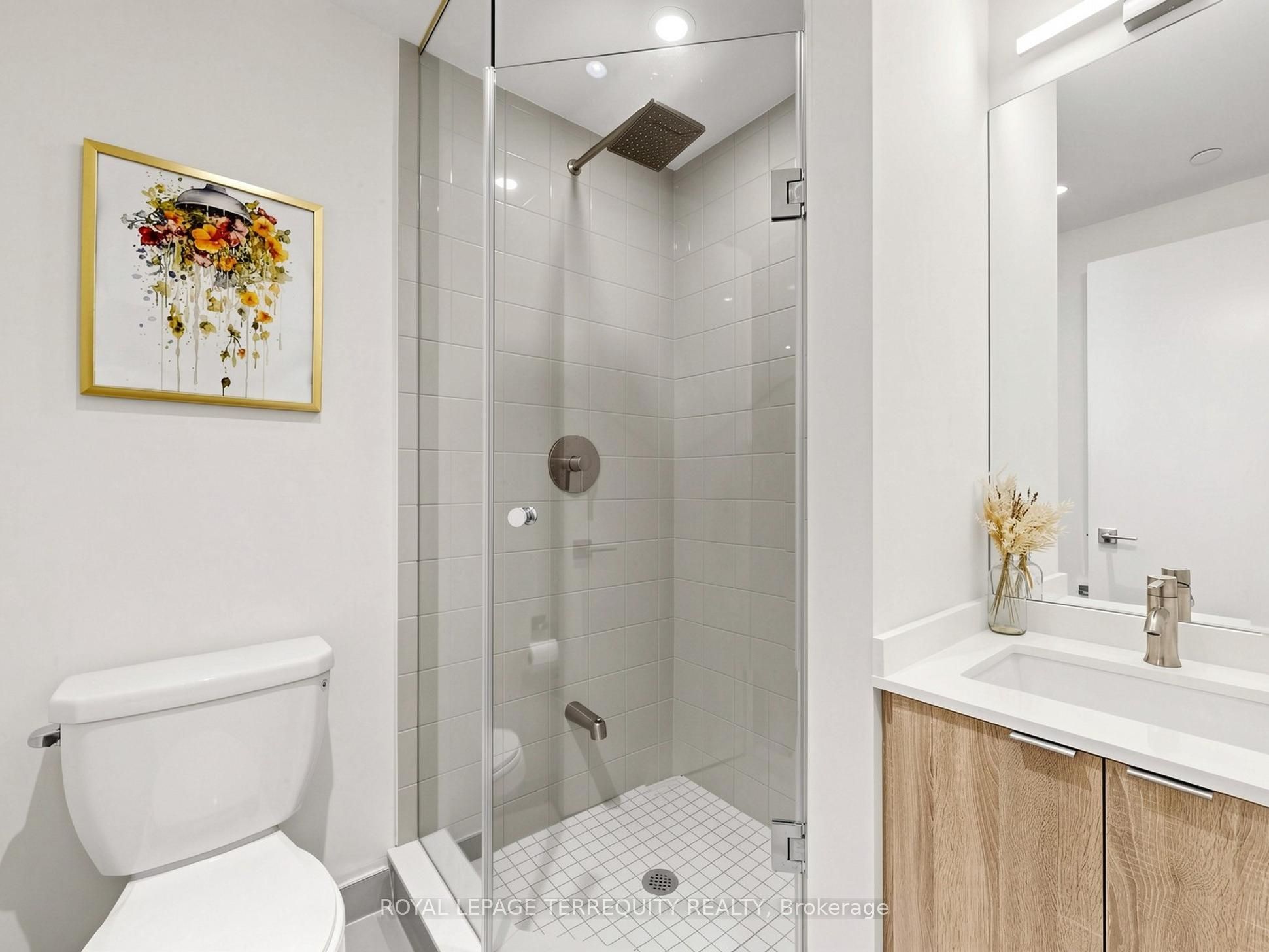840 St Clair Avenue W 612 Property Photo 8