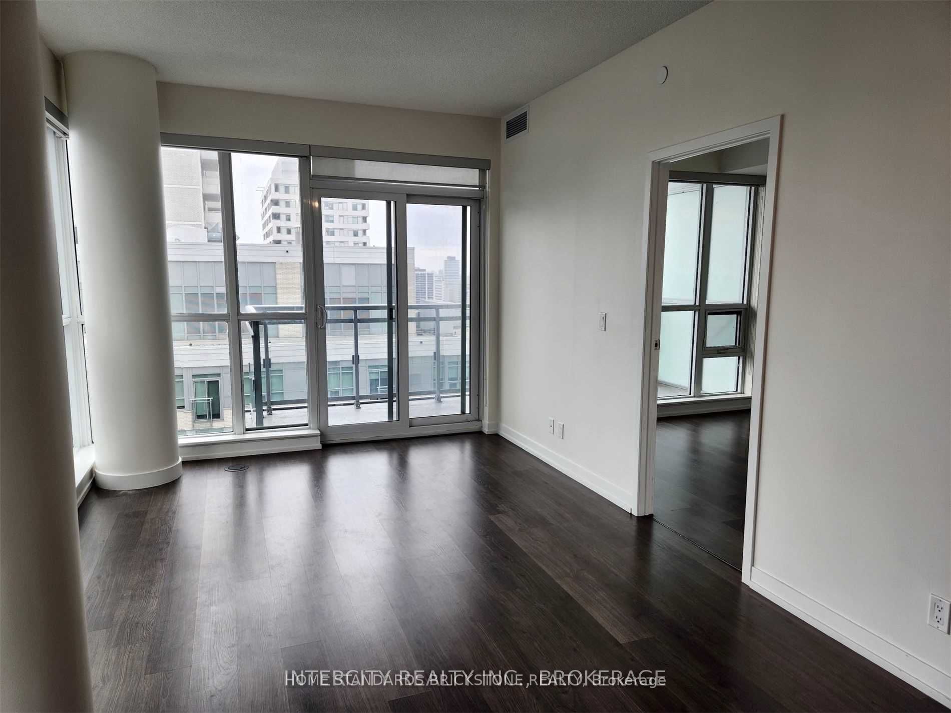 89 Dunfield Avenue 1707 Property Photo 4