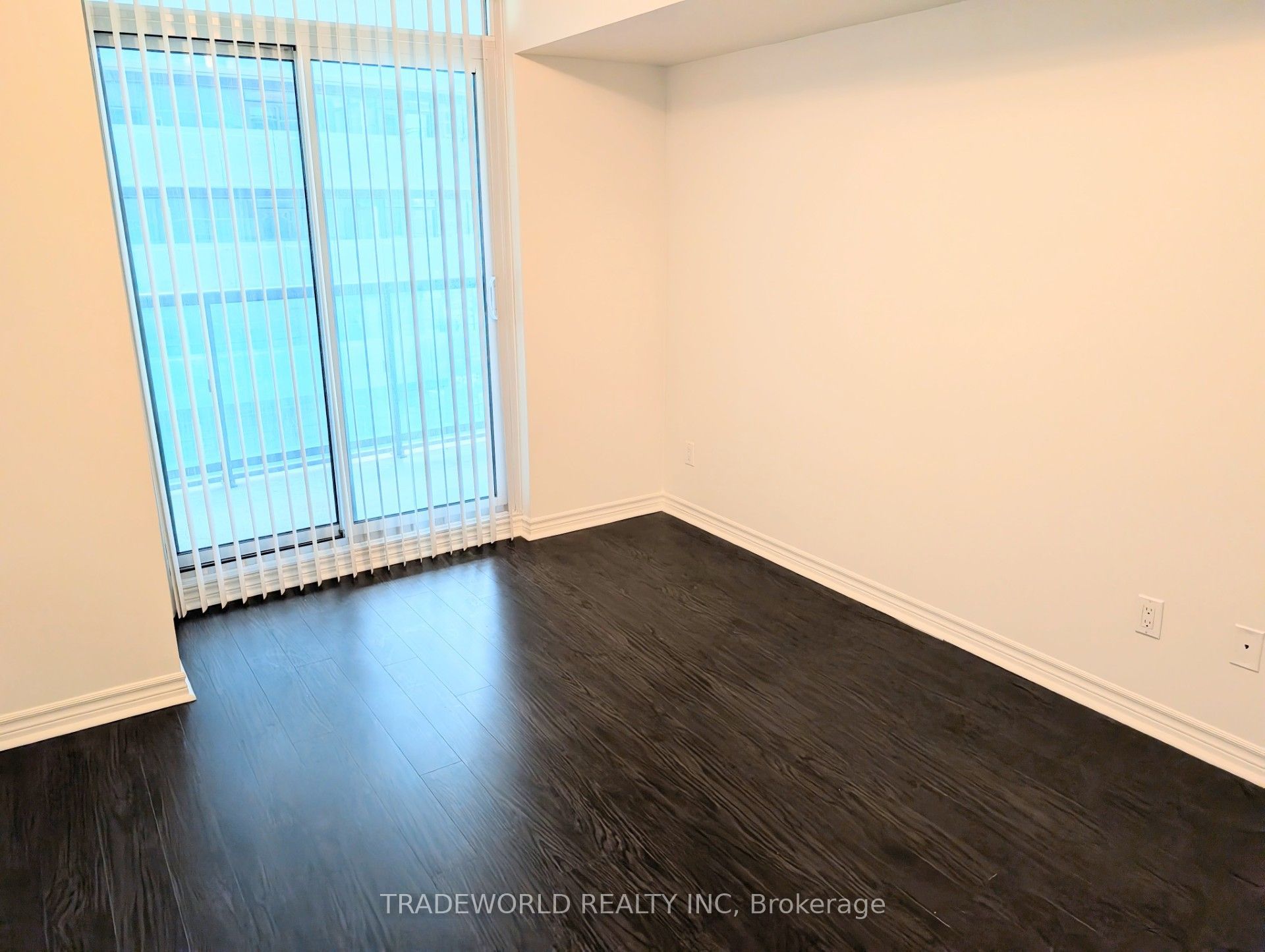19 Grand Trunk Crescent 907 Property Photo 4