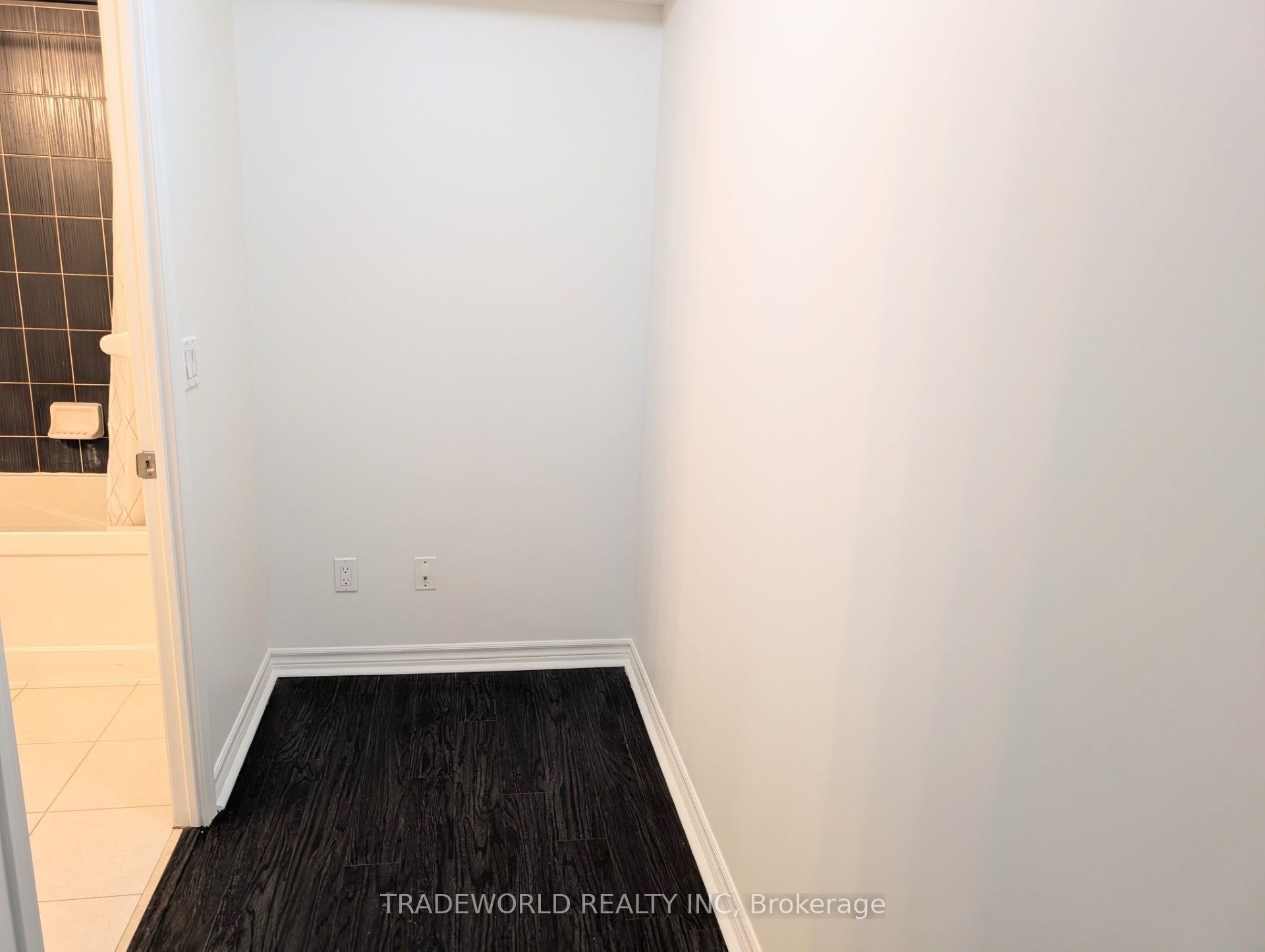 19 Grand Trunk Crescent 907 Property Photo 6