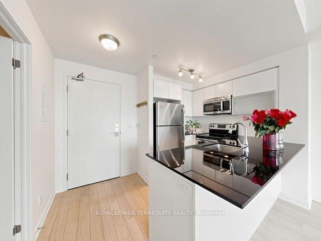 150 East Liberty Street 1418 Property Photo 4