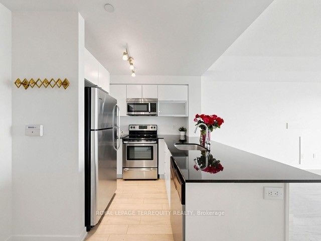 150 East Liberty Street 1418 Property Photo 5