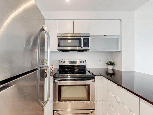 150 East Liberty Street 1418 Property Photo 6