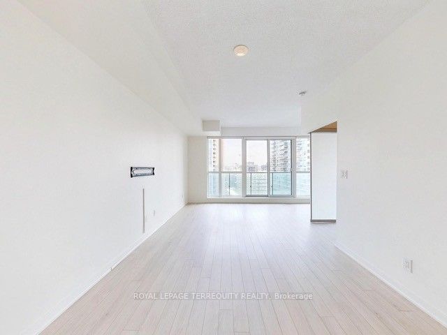 150 East Liberty Street 1418 Property Photo 9