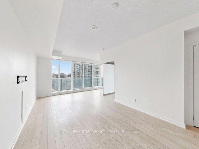 150 East Liberty Street 1418 Property Photo 10
