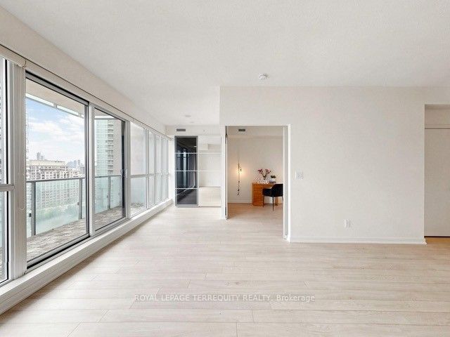 150 East Liberty Street 1418 Property Photo 11