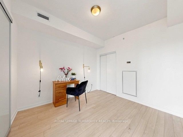 150 East Liberty Street 1418 Property Photo 13
