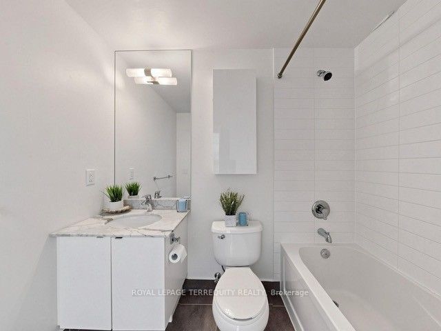 150 East Liberty Street 1418 Property Photo 22