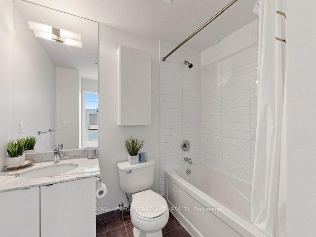 150 East Liberty Street 1418 Property Photo 23
