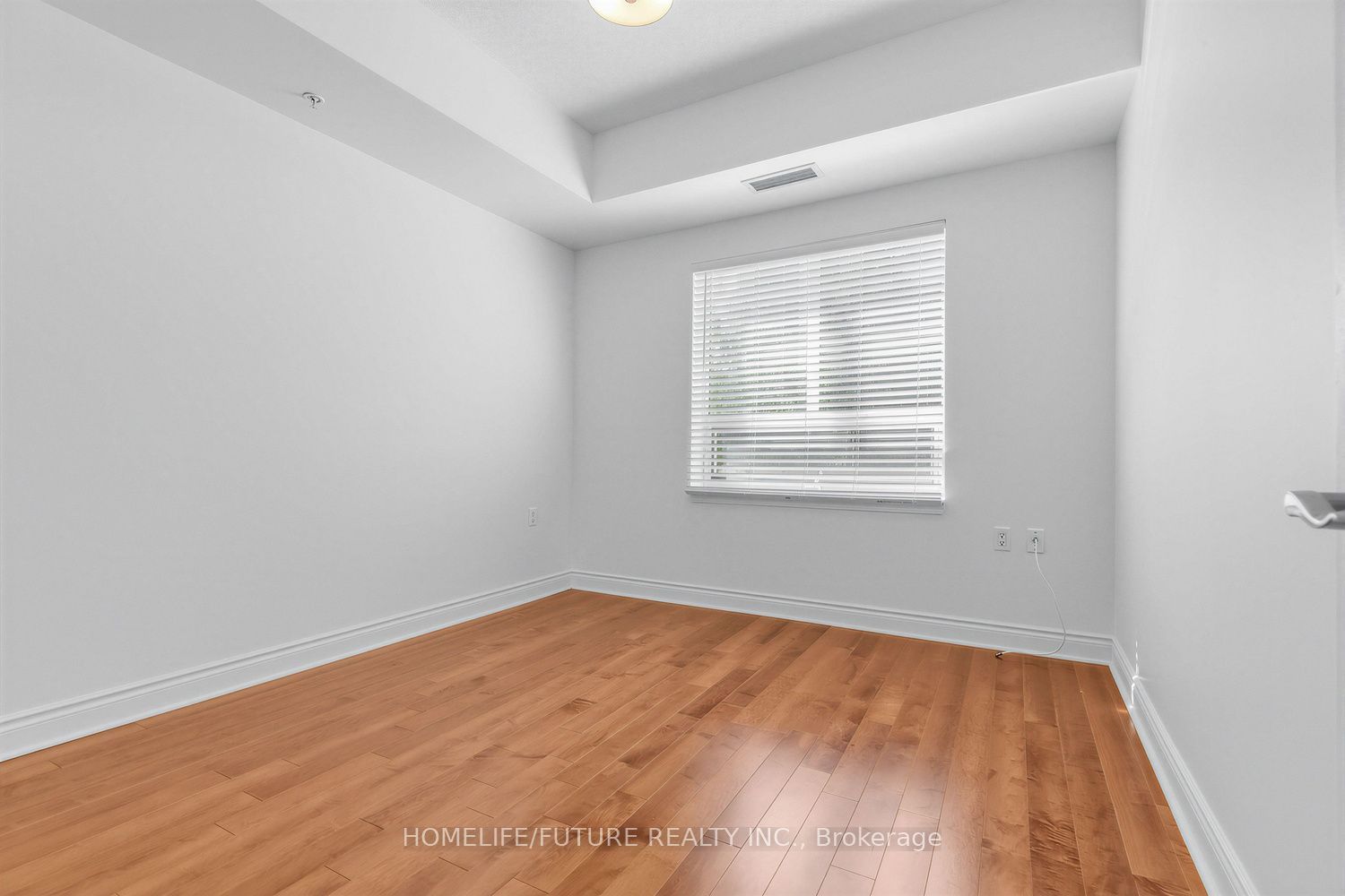 12 Rean Drive 213 Property Photo 16