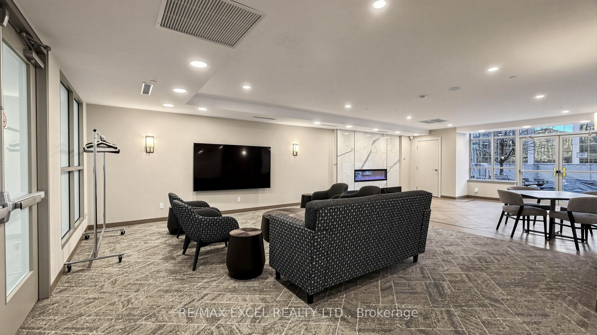 4978 Yonge Street 2009 Property Photo 37