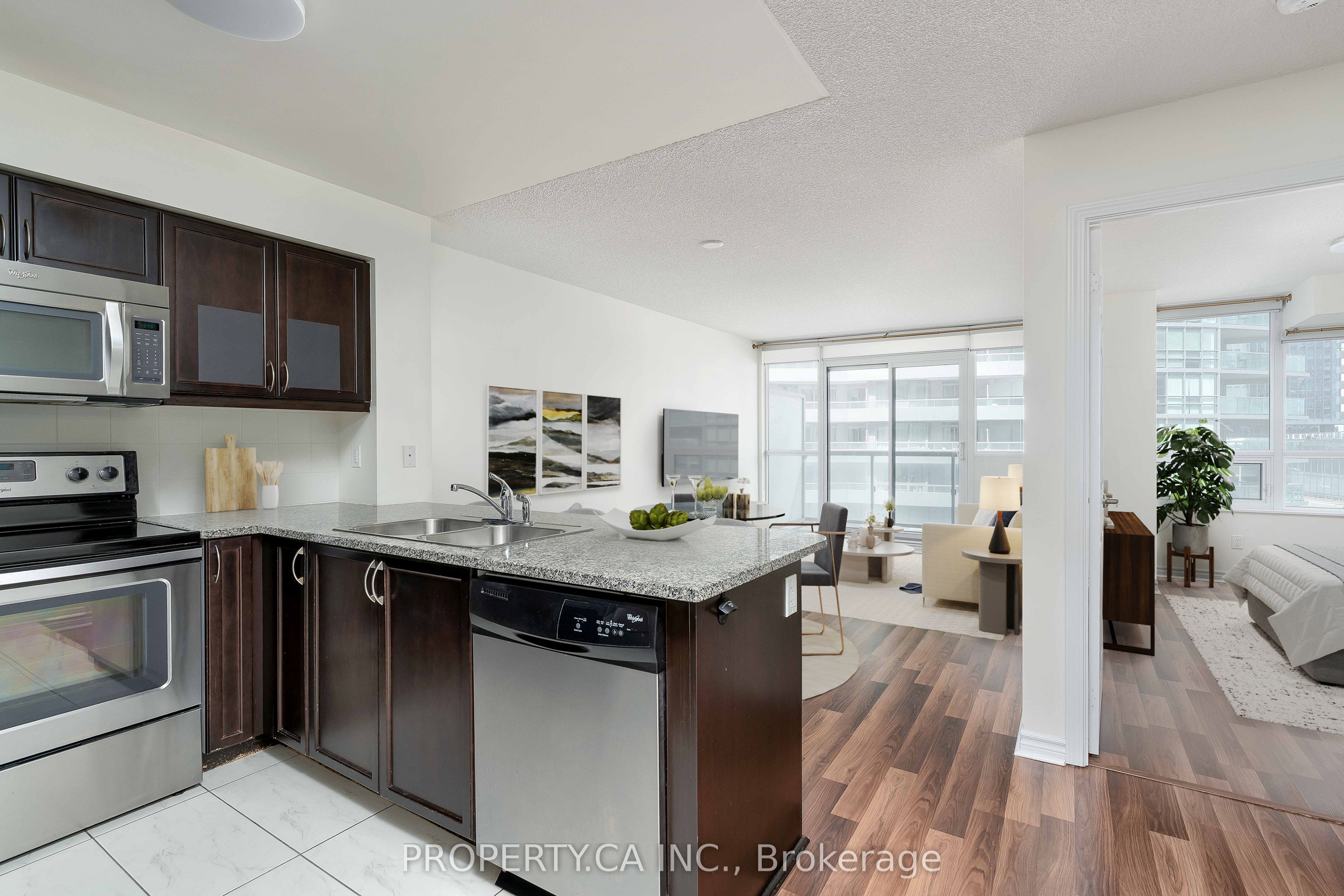 25 Lower Simcoe Street 803 Property Photo 1