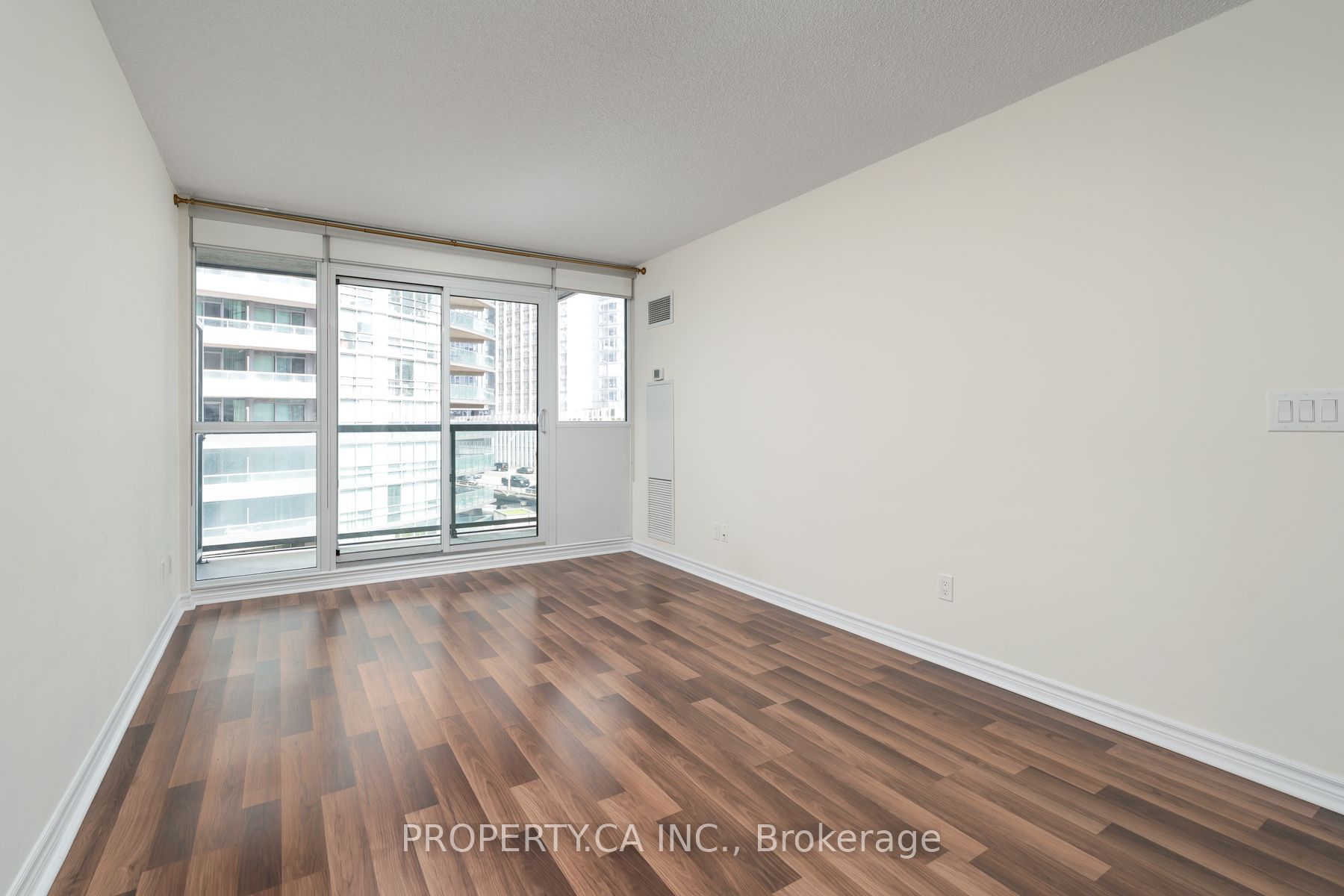 25 Lower Simcoe Street 803 Property Photo 19