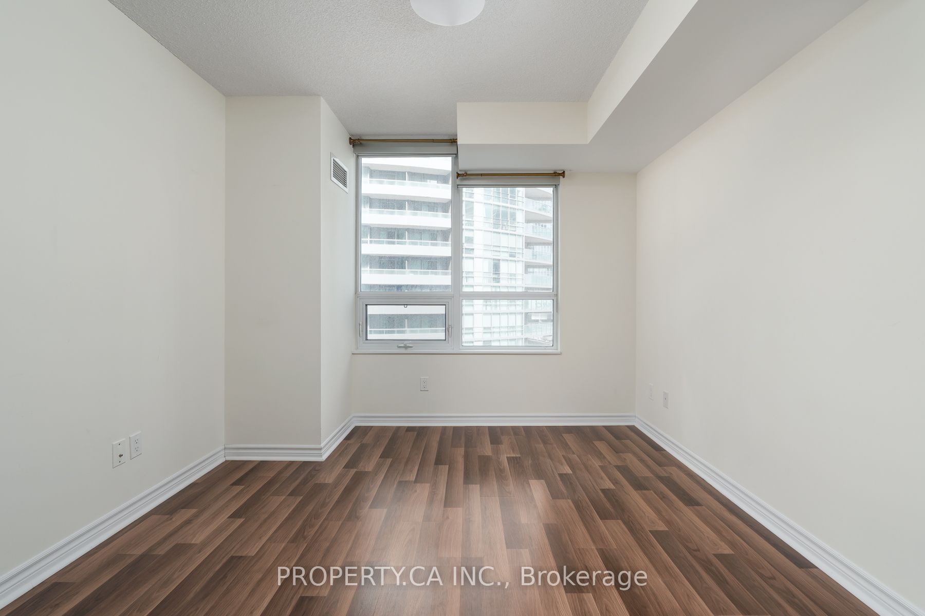 25 Lower Simcoe Street 803 Property Photo 23