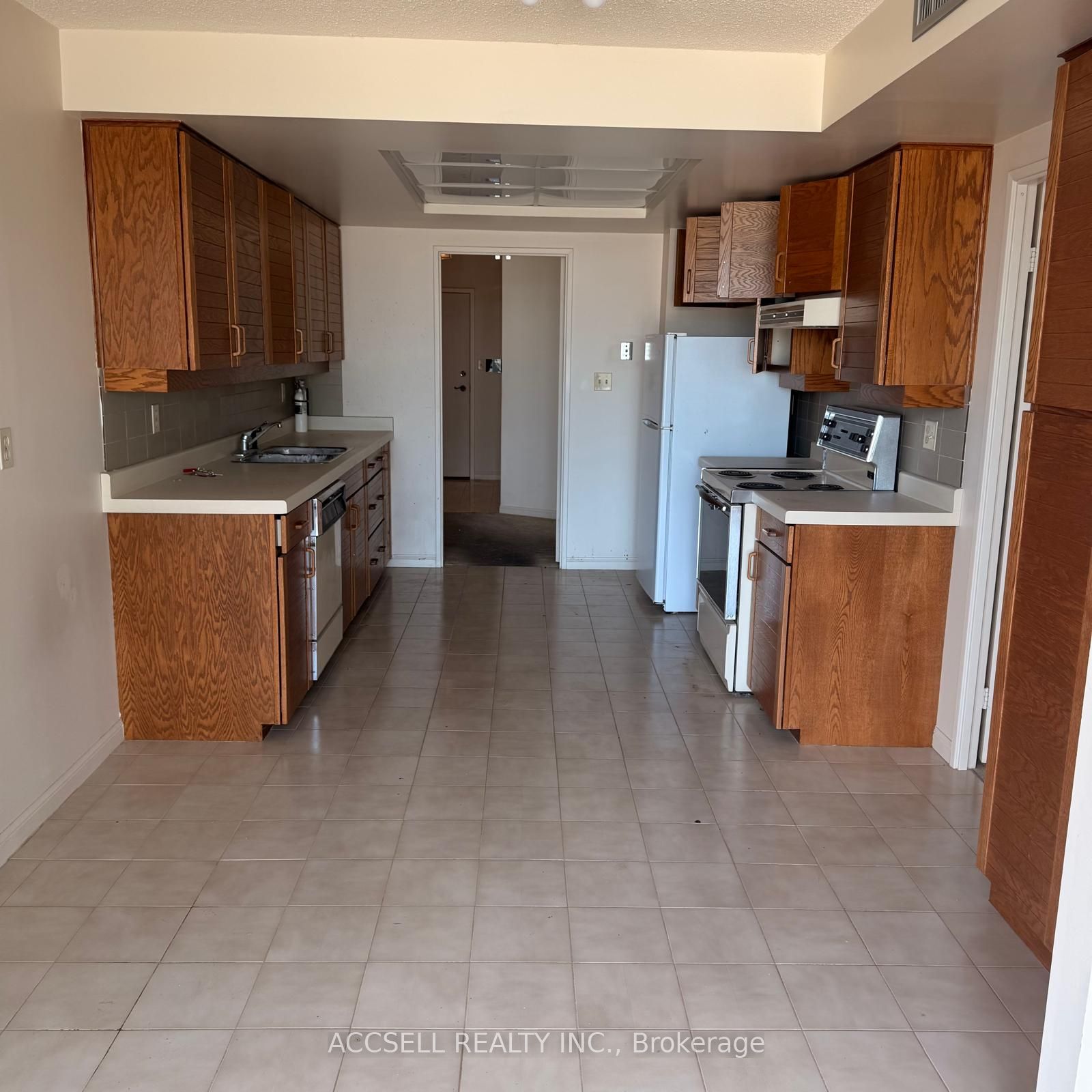 85 Skymark Drive 305 Property Photo 10