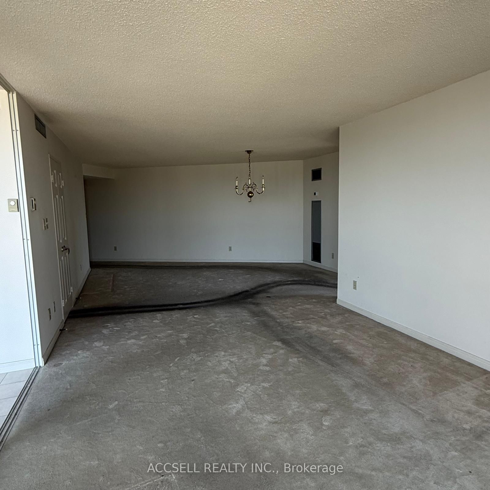 85 Skymark Drive 305 Property Photo 14