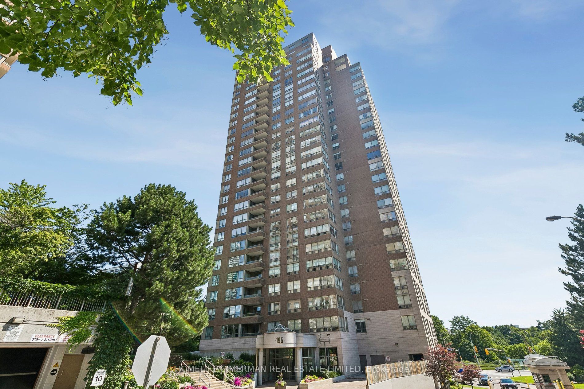 195 Wynford Drive 1207