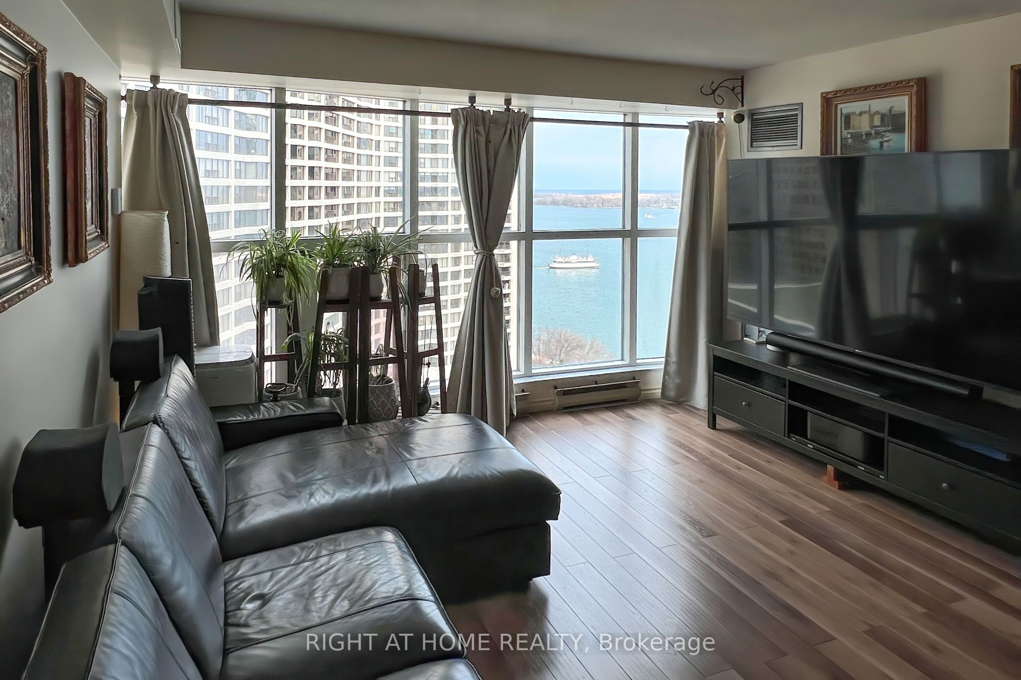 77 Harbour Square 2306 Property Photo 4