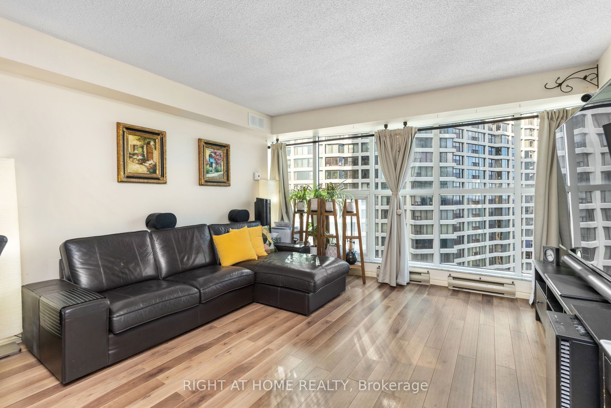 77 Harbour Square 2306 Property Photo 6