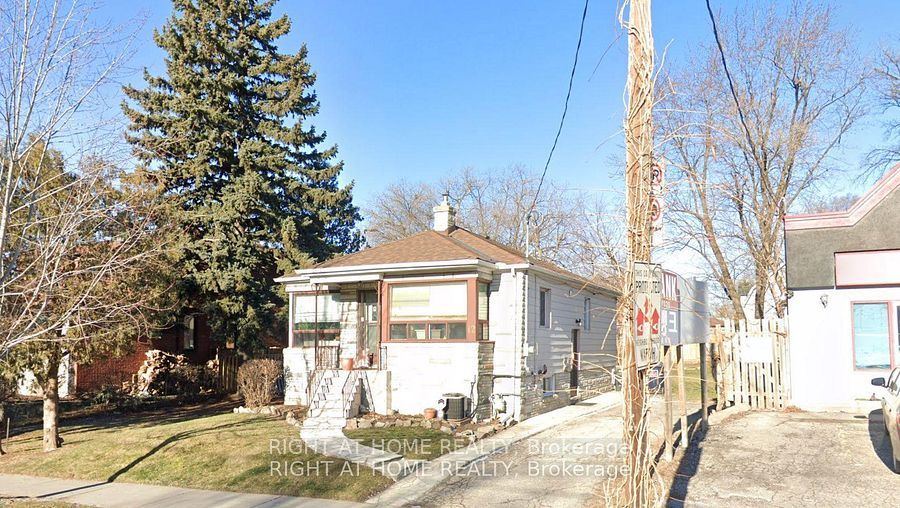 12 Connaught Avenue Property Photo 1