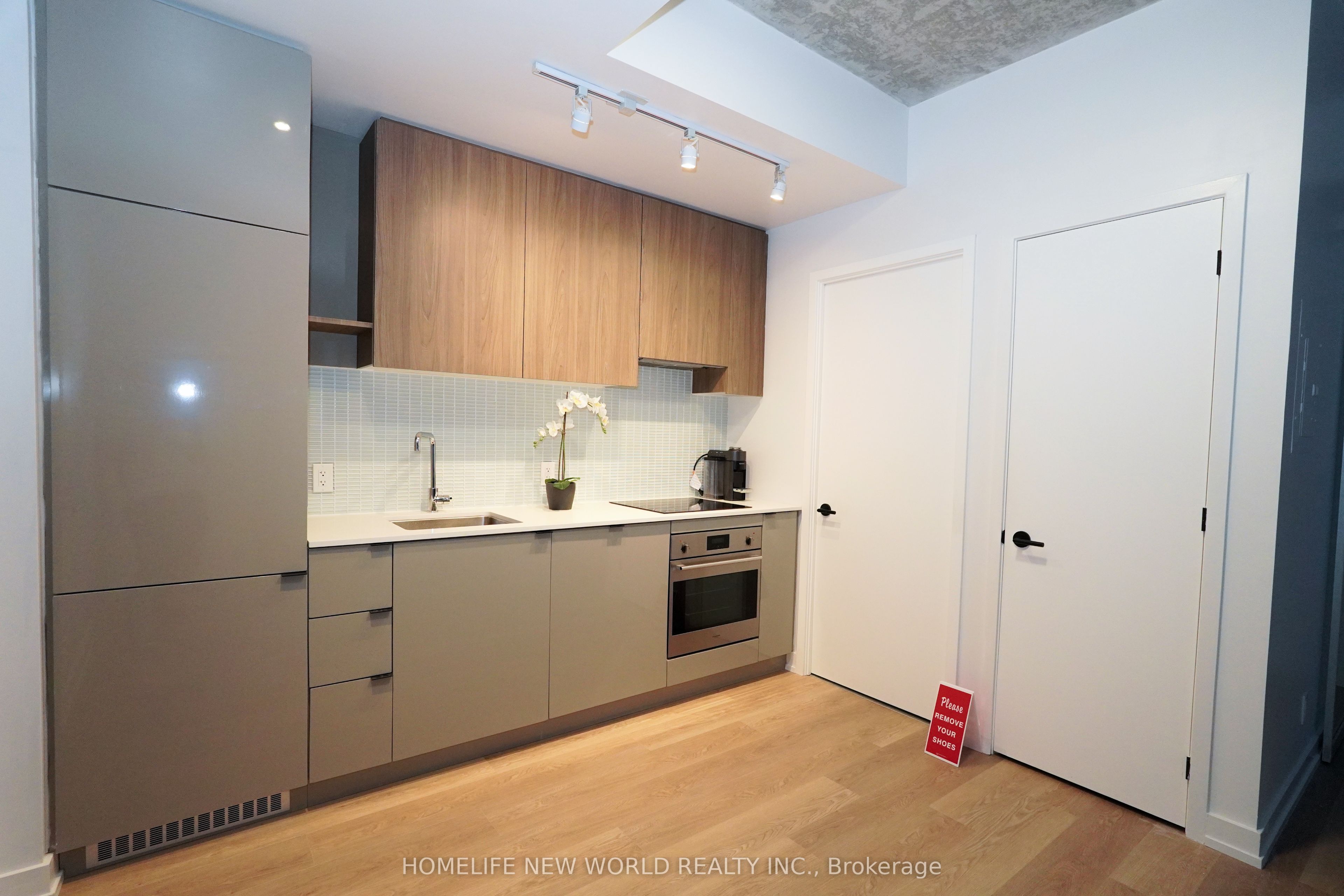 161 Roehampton Avenue 233 Property Photo 7