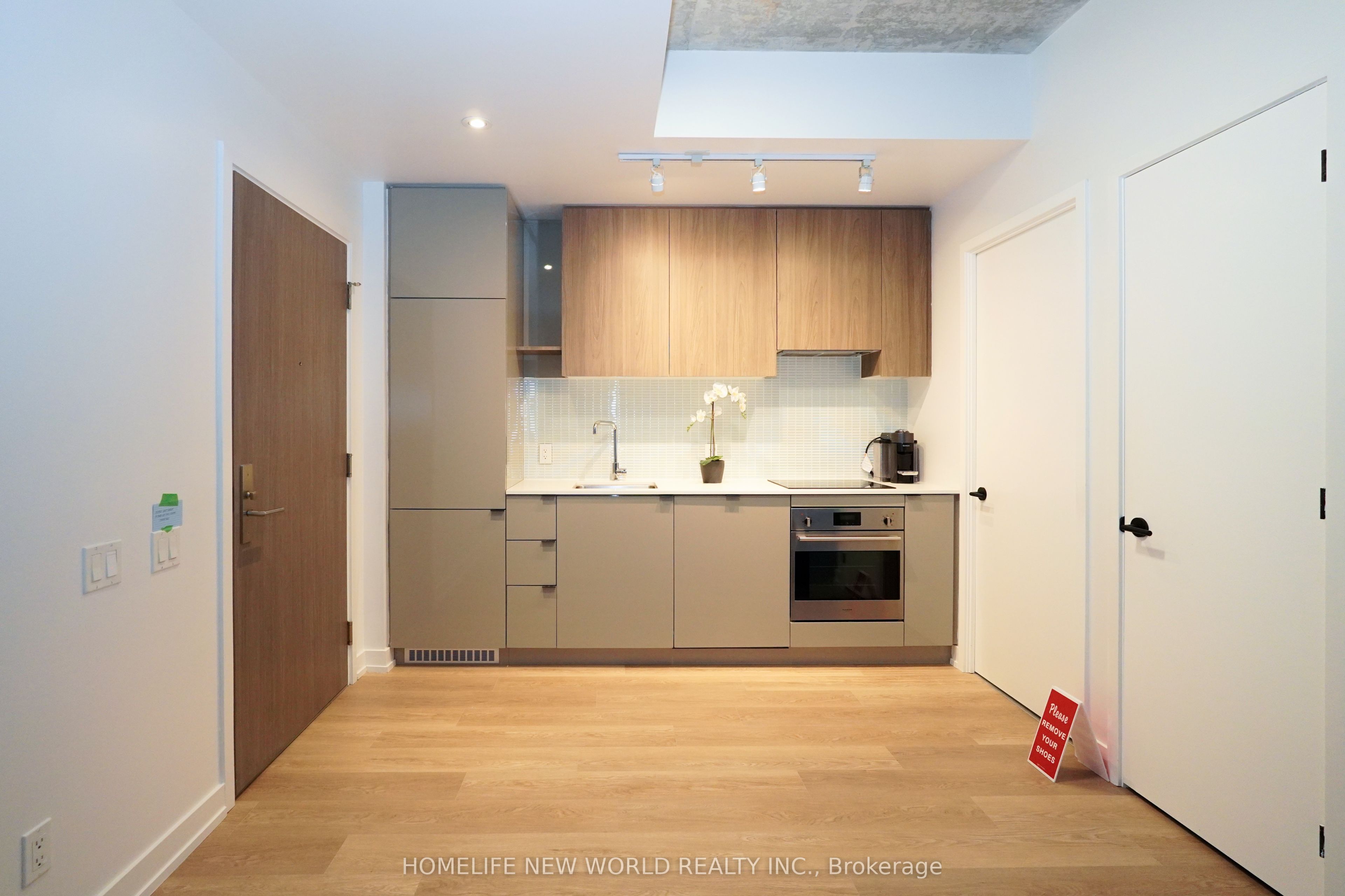 161 Roehampton Avenue 233 Property Photo 8