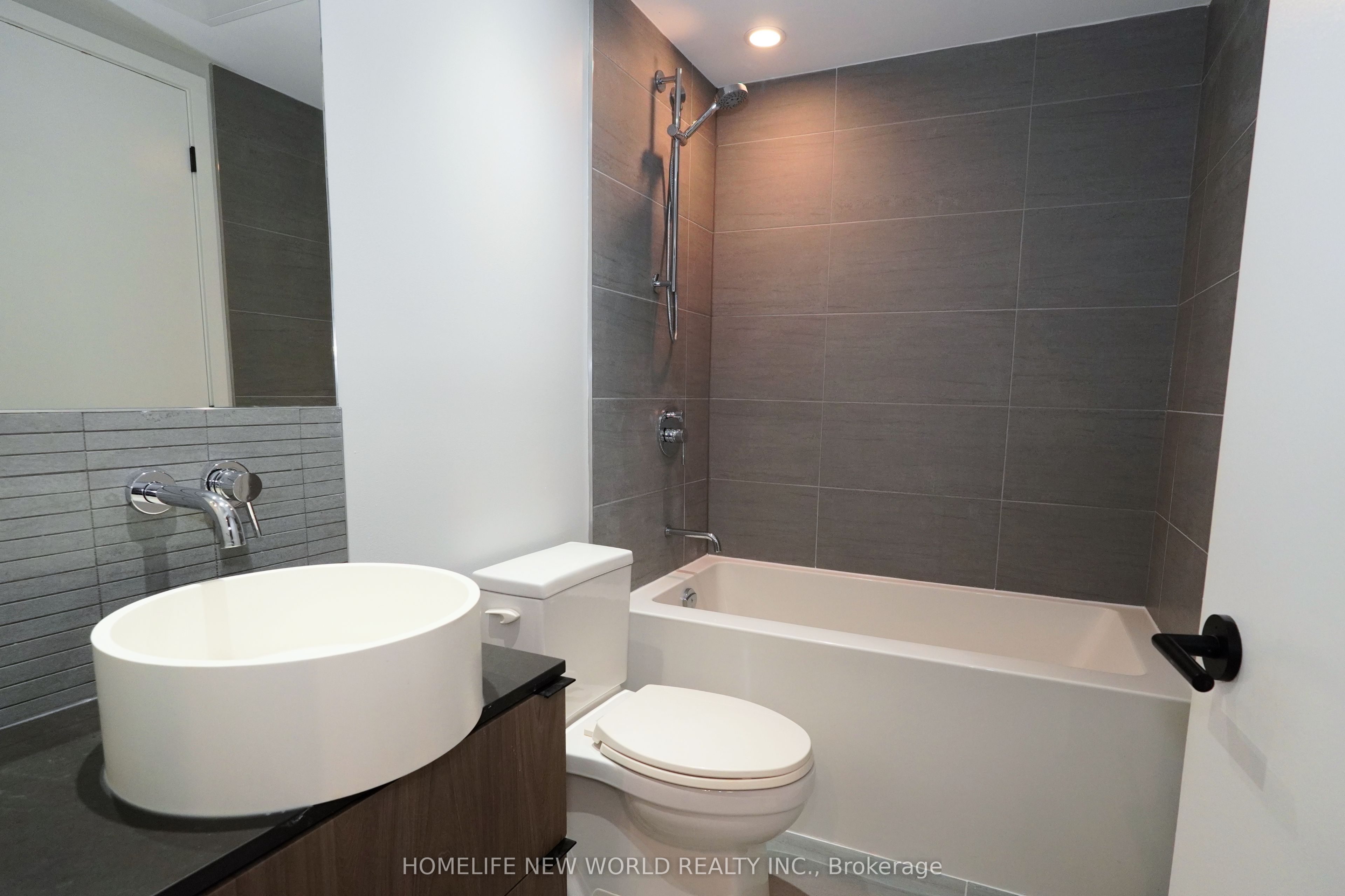 161 Roehampton Avenue 233 Property Photo 15