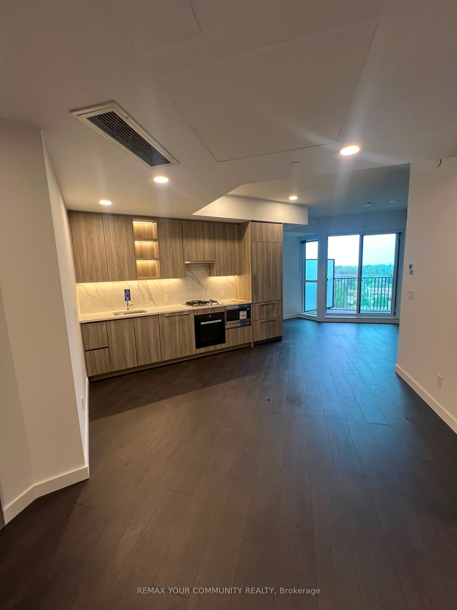18 Esther Shiner Boulevard 652 Property Photo 14