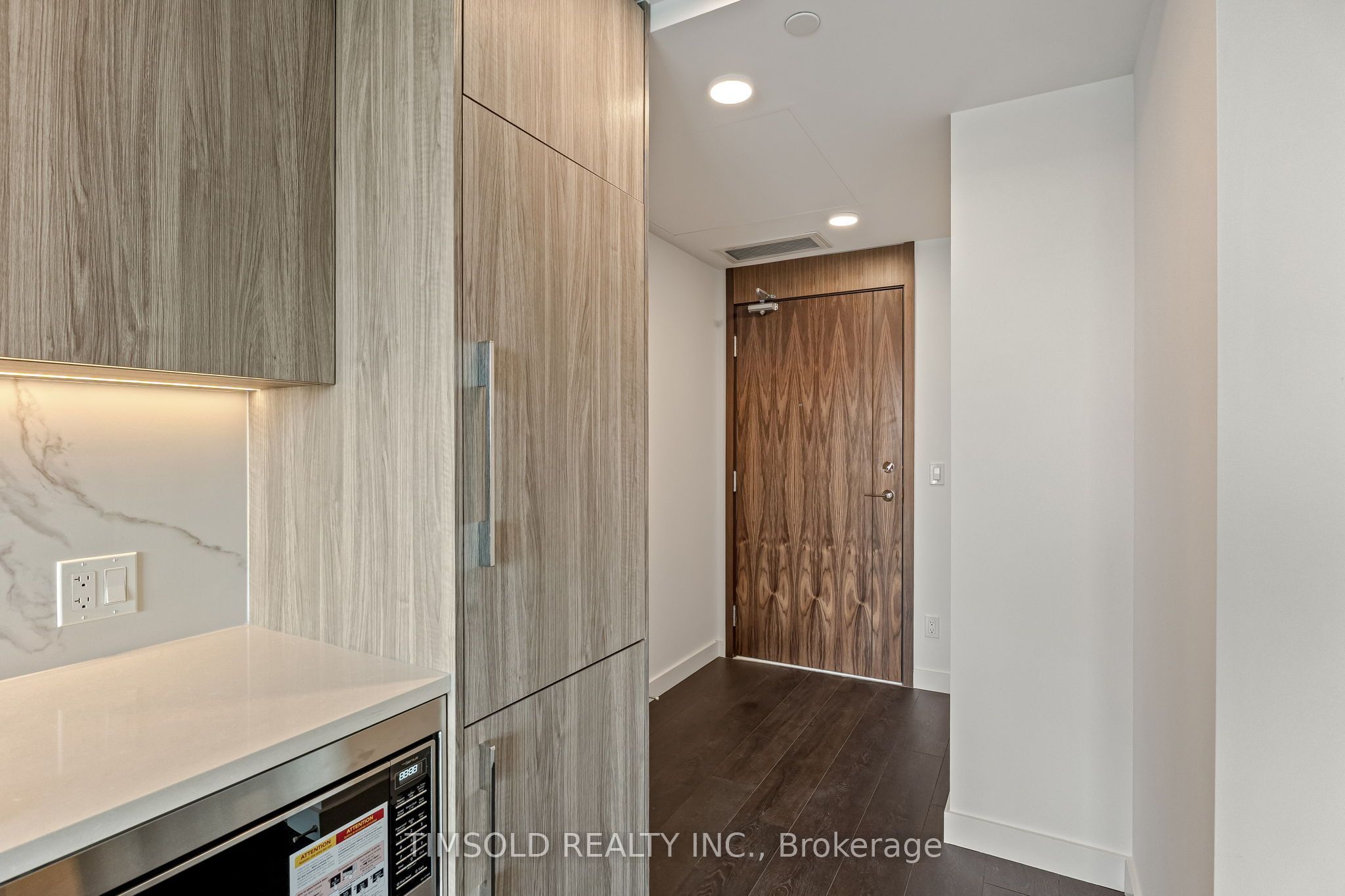 18 Esther Shiner Boulevard 1609 Property Photo 7