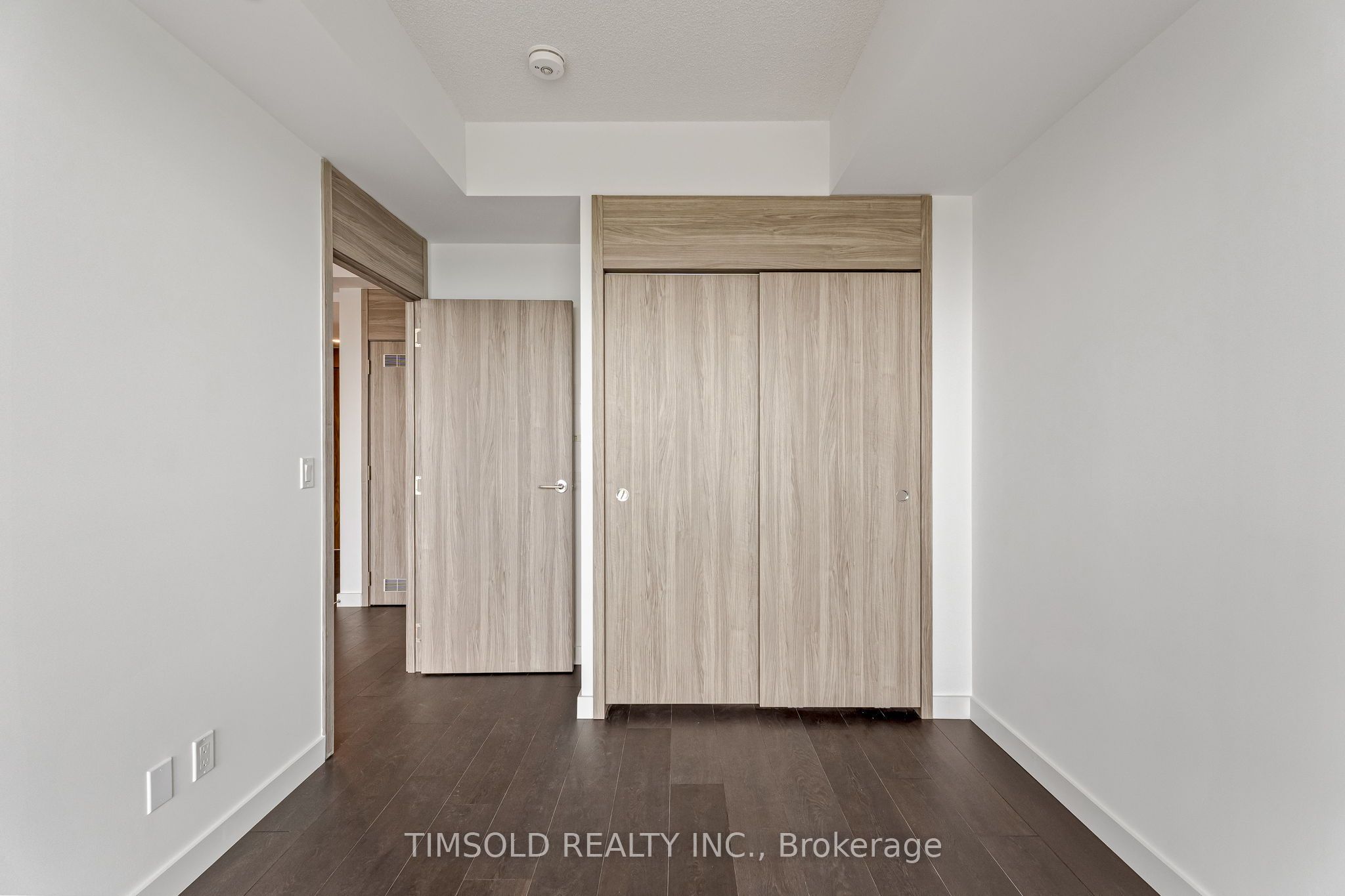 18 Esther Shiner Boulevard 1609 Property Photo 20