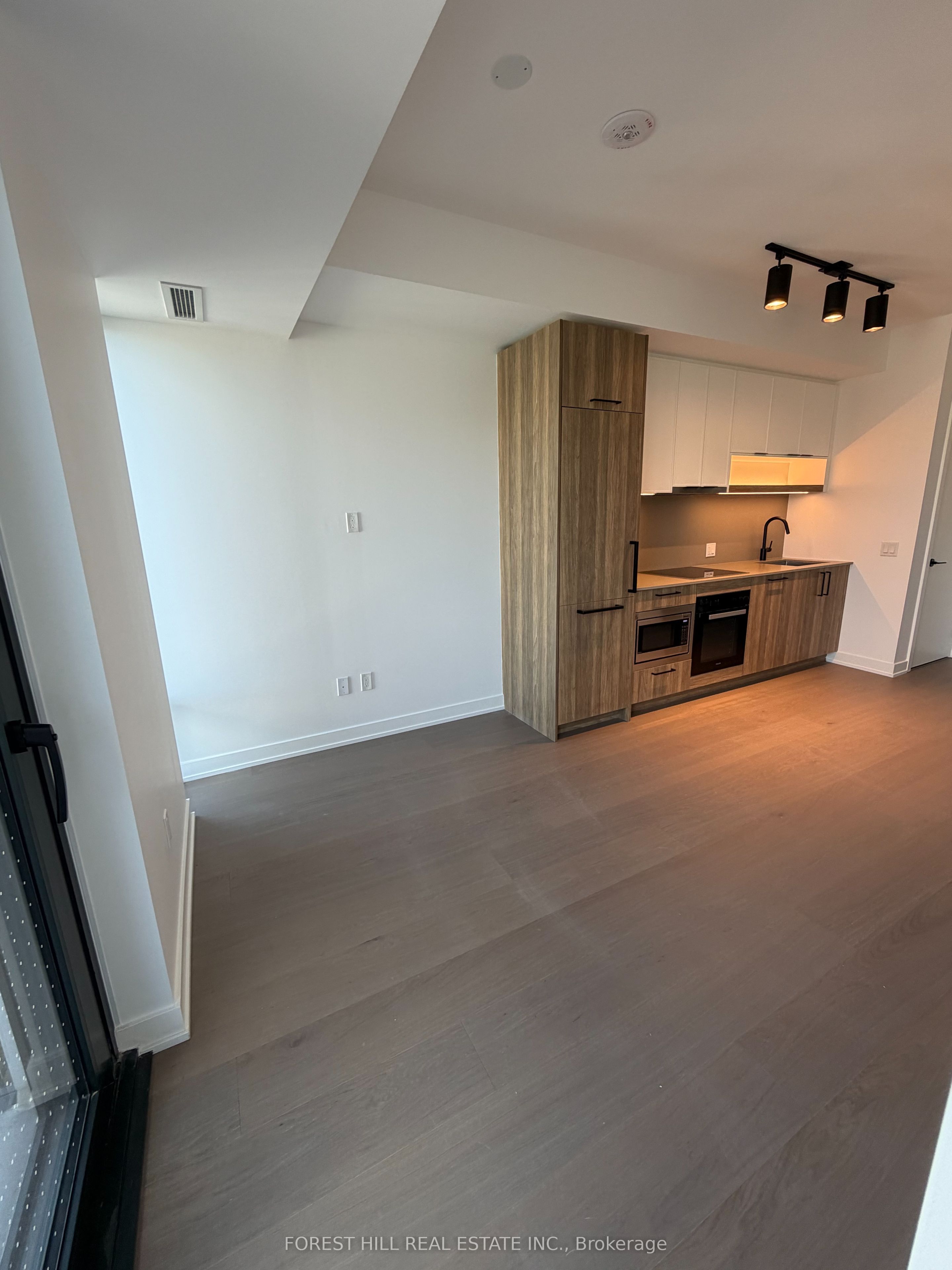 91 Montclair Avenue 710 Property Photo 4
