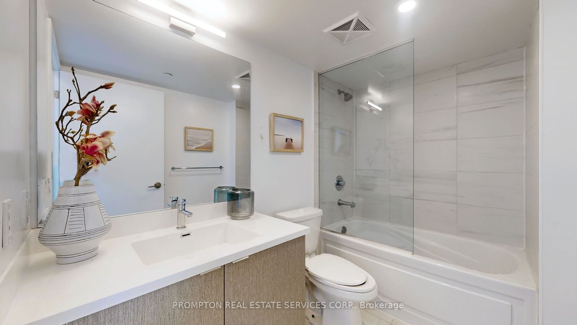 219 Dundas Street E Ph112 Property Photo 17
