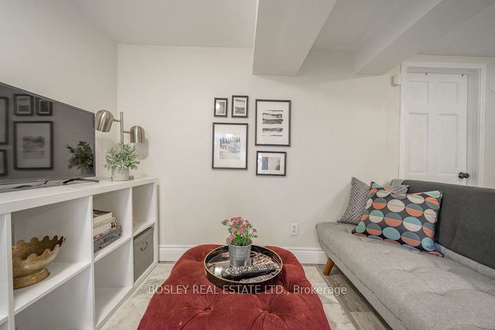 15 Manor Road E Basement Property Photo 8