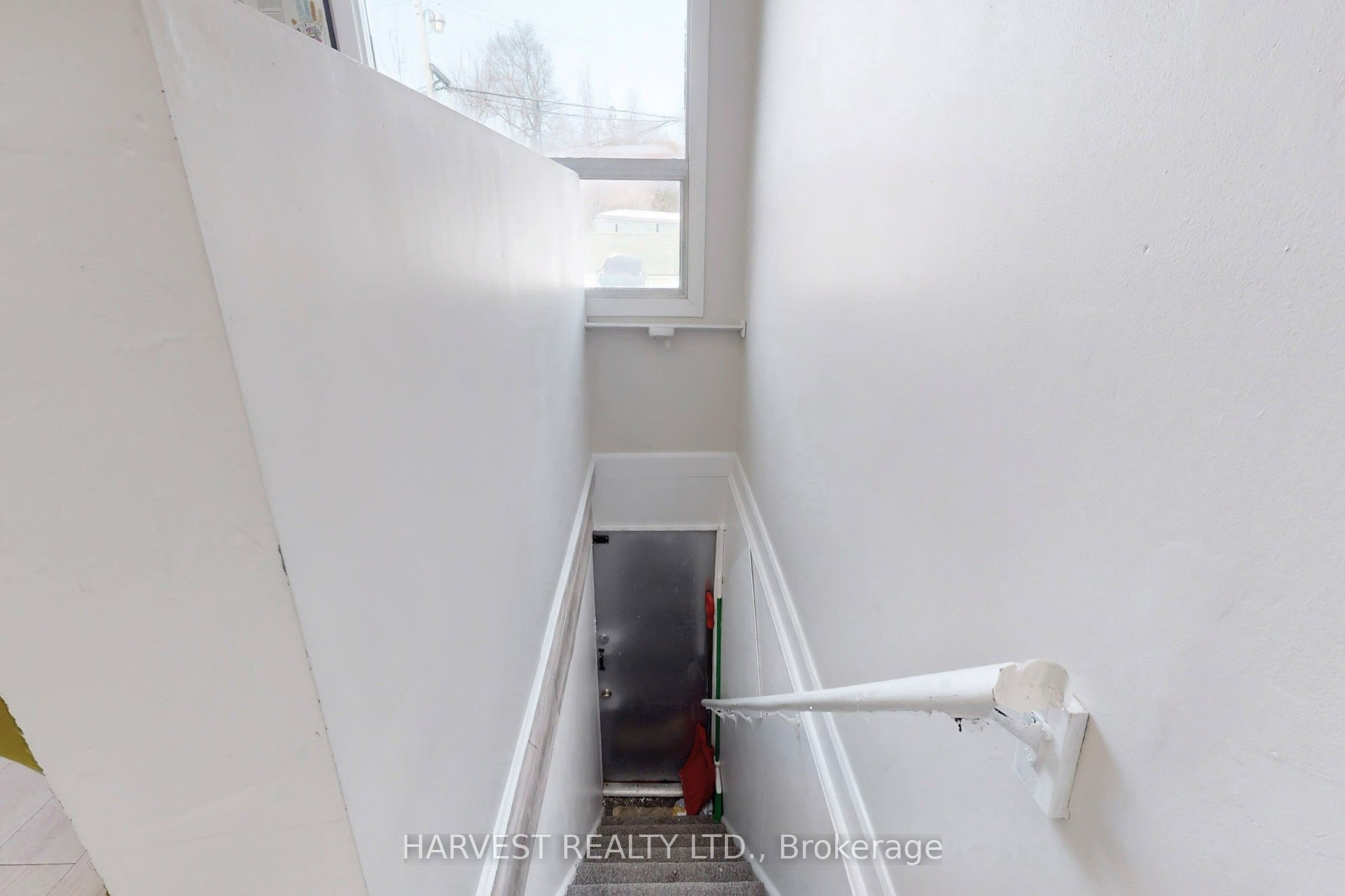 728 St Clair Avenue W 2nd Floor Property Photo 10