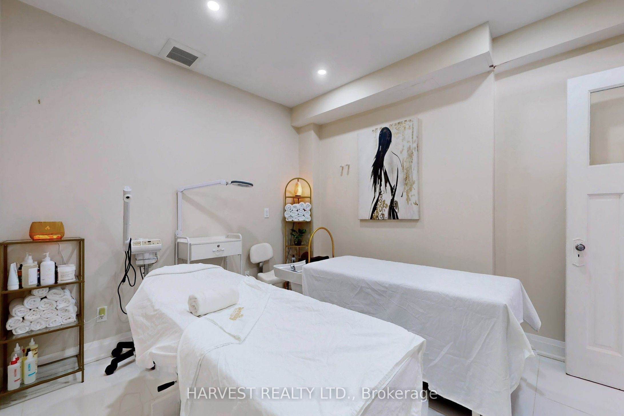 728 St Clair Avenue W 2nd Floor Property Photo 14
